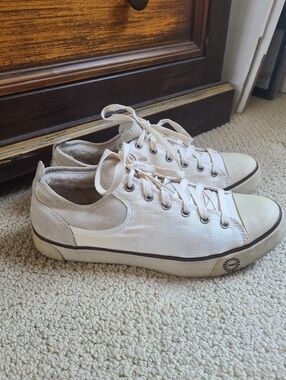 UGG Australia 1798 Canvas Sneakers With Fur Lining - size 8.5